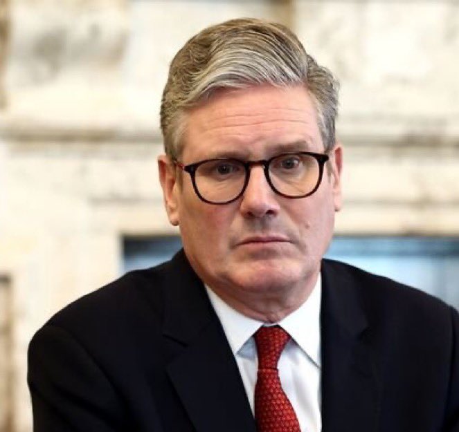 BROKENBRITAIN0's tweet image. 🚨 BREAKING: The Lords have voted to BAN under-16s from using ANY social media 🇬🇧 

Ban: 261 
No ban: 150 

Keir Starmer can try to scrap the amendment but most Labour MPs support a ban and would be risking a rebellion ⚠️