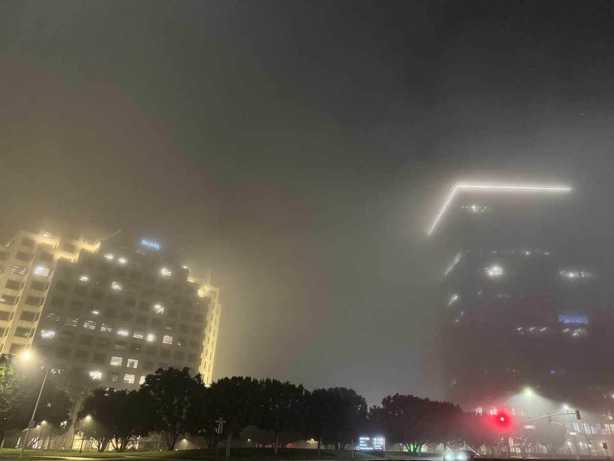 BiblicalQ17's tweet image. These were pictures last night in CA … I wonder what was in this fog?