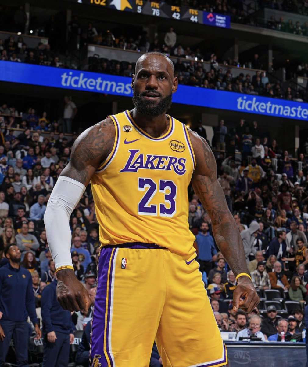 WITNESSKJ's tweet image. INSANE: Since LeBron turned 41 years old, he has the 3rd most PTS + REB + AST in the entire NBA… 🤯

551 — Luka (Year 8)
466 — Maxey (Year 6)
436 — LeBron (Year 23)

One of these isn’t like the rest. 👑