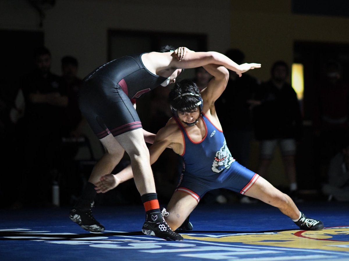 ValleySportsPix's tweet photo. Bulldogs vs Greyhounds #WEareEHS  #CWACBWrestling202526 #CWACGWrestling202526 #SportsPhotography https://t.co/KrrIymOqoT