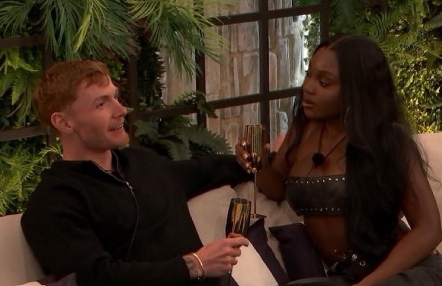 messylegends's tweet photo. on tonight’s episode of surviving crumb island #LoveIslandAllStars https://t.co/jGeIZxKLOg