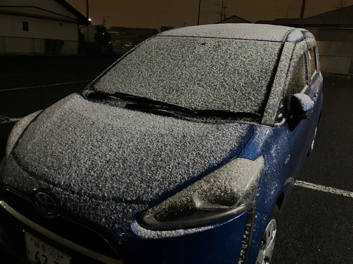 おはようございます
雪は少しだけ積もっています、むしろ路面が凍ってるので怖い😱