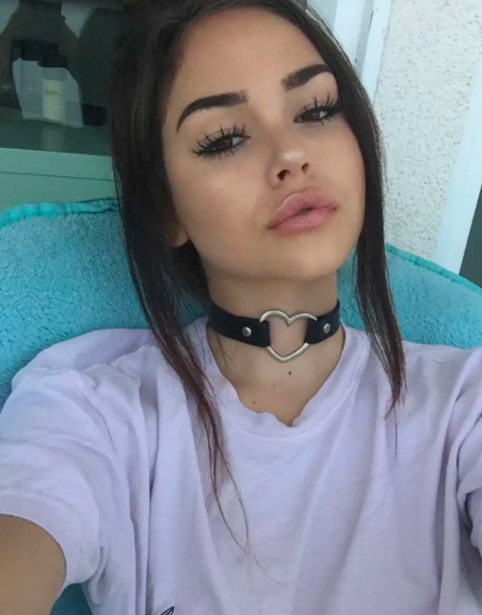 cagesvinyl's tweet image. she loved herself a choker back in 2016
