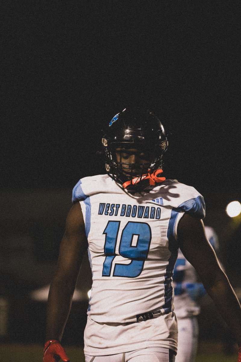COACHES IM STILL ON THE MARKET COME GET ME!

hudl.com/v/2TW2Bh