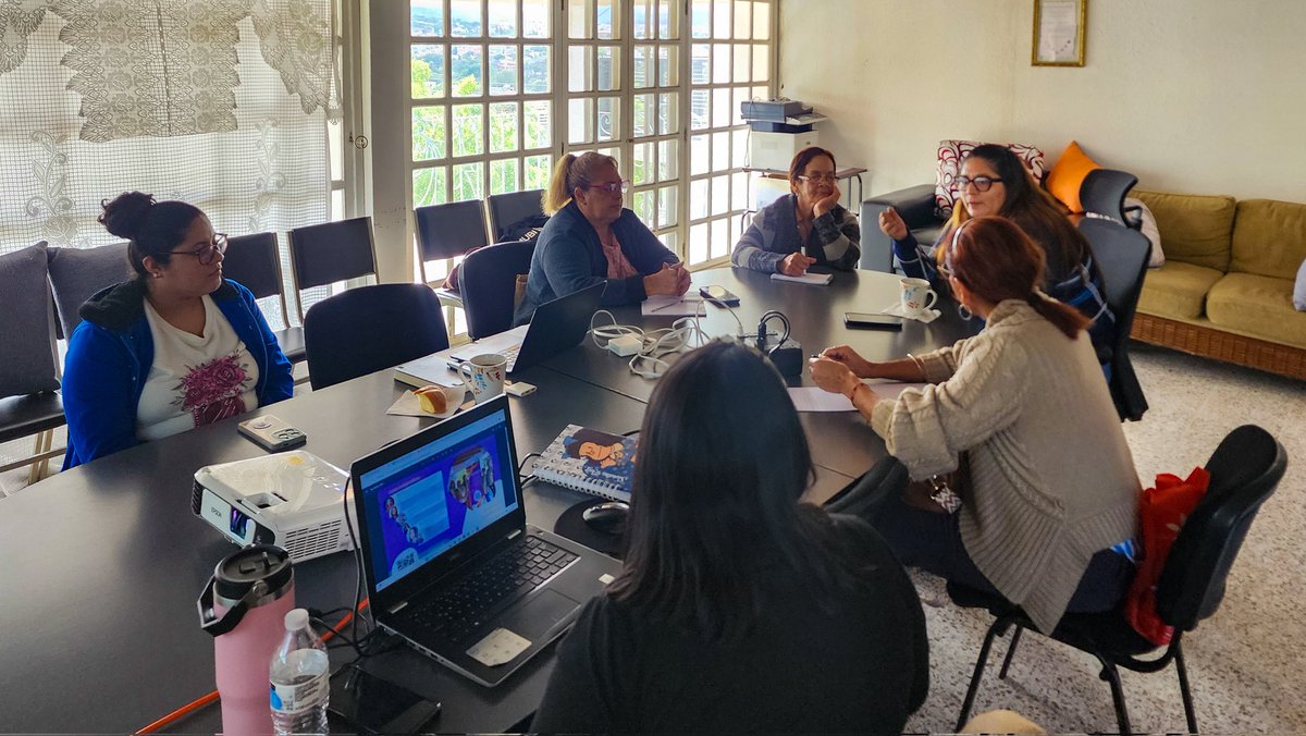 Sostuvimos una jornada de trabajo con las compañeras de la red de observadoras nacionales que registran casos de violencia política de género durante el proceso electoral y de transición de gobierno.

#ObservatorioPolíticodeMujeres 
#NoMásViolencia