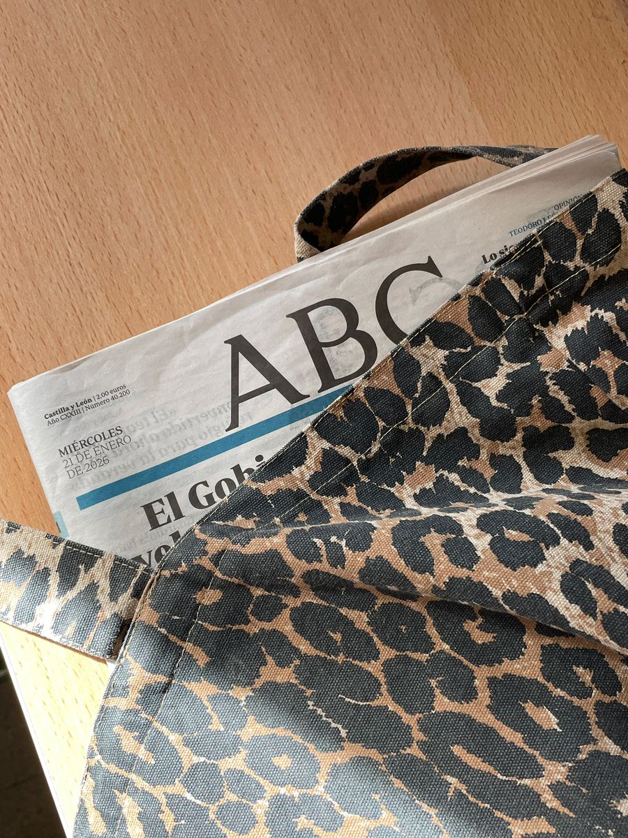 IESVENANCIO's tweet photo. ¡Hoy salimos en el periódico ABC! 👏📰
El equipo Cinq, formado por 5 alumnas de 2º Grado Superior Marketing y Publicidad, protagoniza una de las páginas del diario con su proyecto “UVE”, ganador del I Premio del III Hackathon FP UP ✨

#fpup2026 #fp #gradosuperior #hackathon https://t.co/BCwgxygQ6V