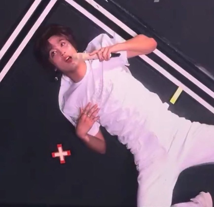 why did you guys have to remind me of this pic god fuck fuck OH MY GOD