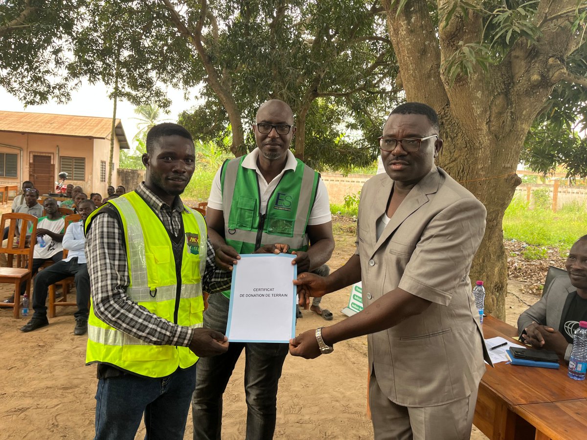 crt_humanitaire's tweet photo. Projet WASH BID : des latrines publiques pour renforcer l'assainissement @crt_humanitaire a lancé  officiellement les travaux de construction hier à Agomé Glozou (dans la maritime).  Même chose à Kpélé Akata et Akébou(dans les plateaux ), à Djarkpanga (dans la centrale)
@ifrc https://t.co/JKwMzgyqJH