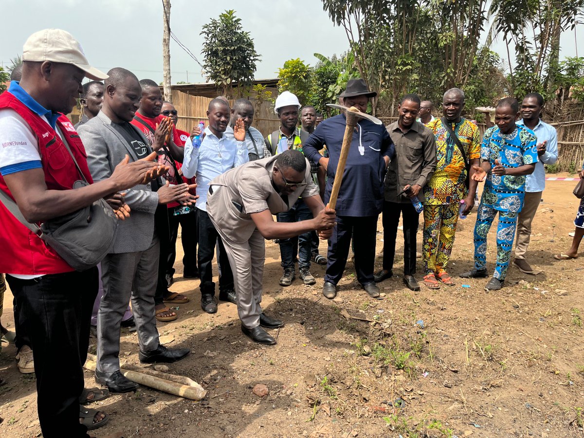 crt_humanitaire's tweet photo. Projet WASH BID : des latrines publiques pour renforcer l'assainissement @crt_humanitaire a lancé  officiellement les travaux de construction hier à Agomé Glozou (dans la maritime).  Même chose à Kpélé Akata et Akébou(dans les plateaux ), à Djarkpanga (dans la centrale)
@ifrc https://t.co/JKwMzgyqJH