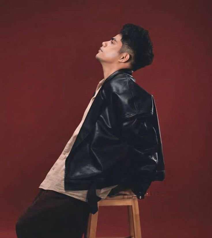 idolcrave's tweet photo. 'Bahagia Lagi' by Piche Kota rises all the way to #1 on Spotify's Daily Viral Songs Indonesia chart. Debuting at #47, and 69 days of growing momentum lead to this defining moment. A powerful milestone that marks the arrival of a bold, brand-new era for Indonesian Idol alumni. https://t.co/ioosSv6ieq