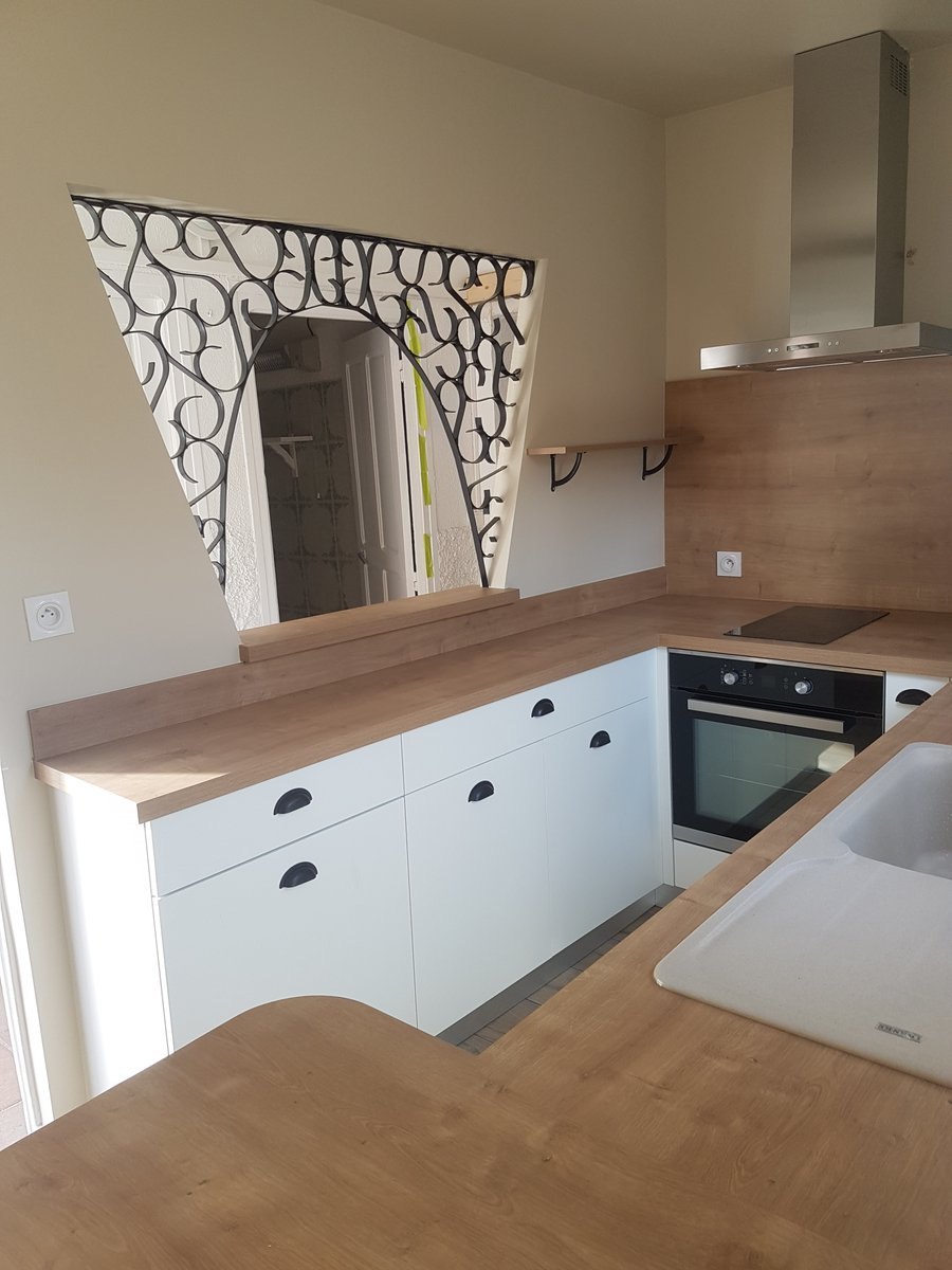 Beau rendu avant / après !

Sympathique cuisine, et toujours en fabrication française.

#cuisines #cuisiniste #rivesaltes #perpignan #habitat #payscatalan #design #decoration #renovation #confort #madein66 #fabricationfrançaise #madeinperpignan