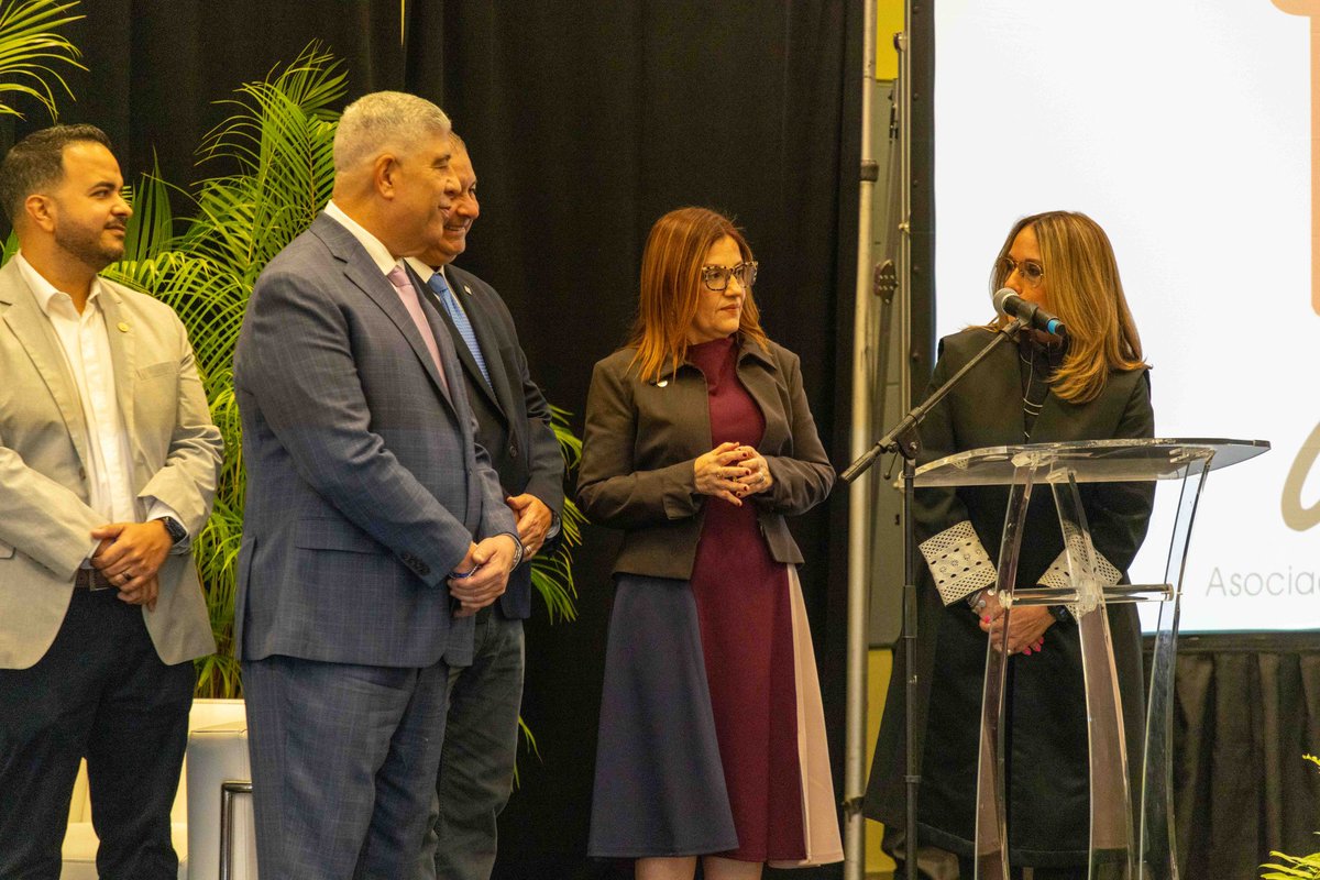 asore_pr's tweet photo. Hoy celebramos la Toma de Posesión de la nueva Junta de Directores de ASORE, liderada por la Dra. Sonia Navarro González. Además presentamos los hallazgos del Estudio de Proyecciones Económicas 2026. https://t.co/3NCMGQZXbb