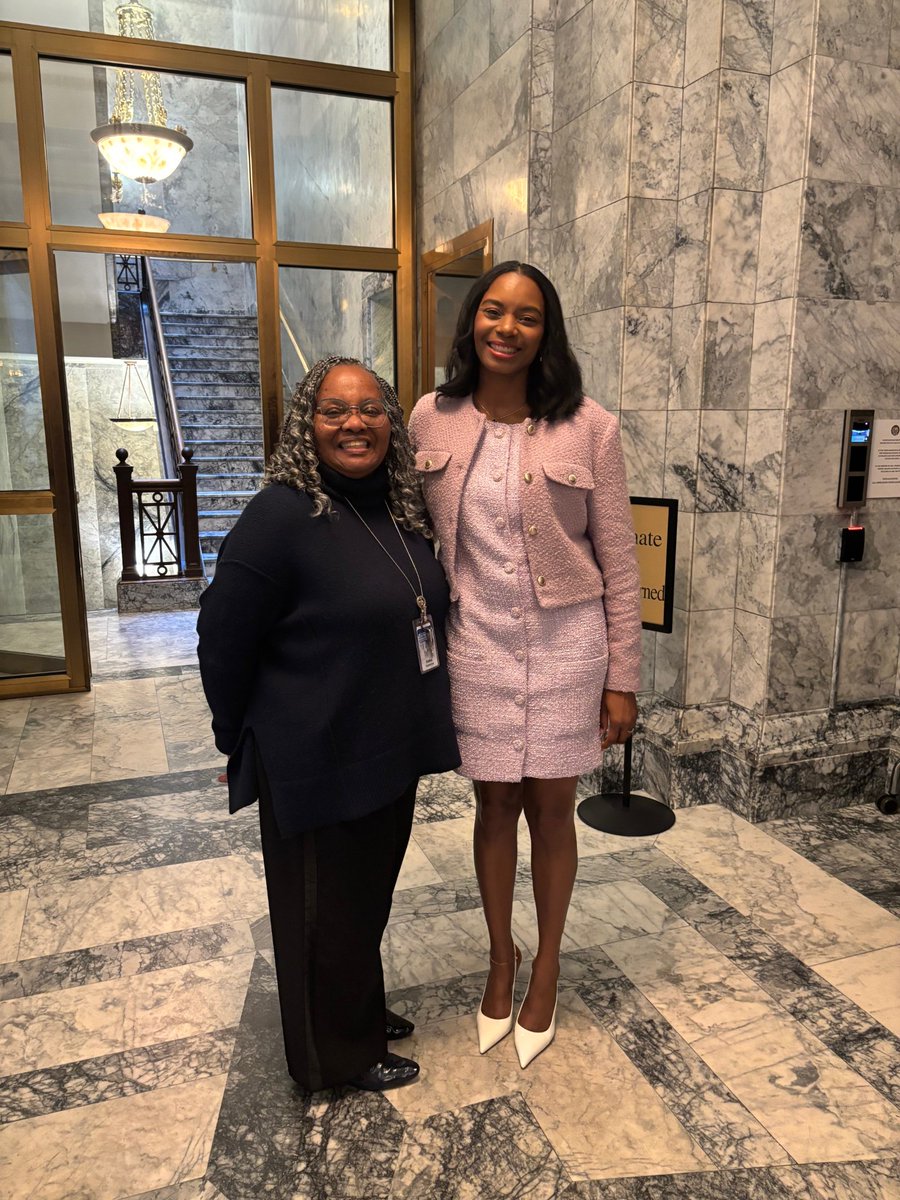 SenatorNobles's tweet photo. Great to see Rep. Debra Entenman. 💗

As chair of Higher Education &amp; Workforce Development, I’m looking forward to working more closely together as she steps into her new role on the State Board of Community and Technical Colleges. 🎓✨ https://t.co/2o9KUy658H