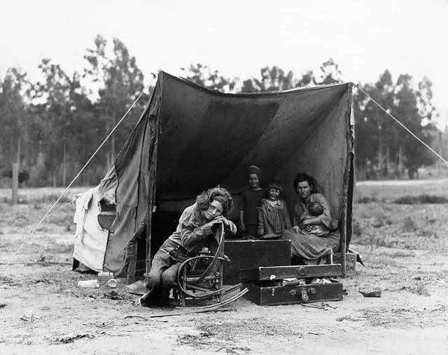 32-years old mom to 10 kids during the Great Depression. Photos by Dorothea Lange.