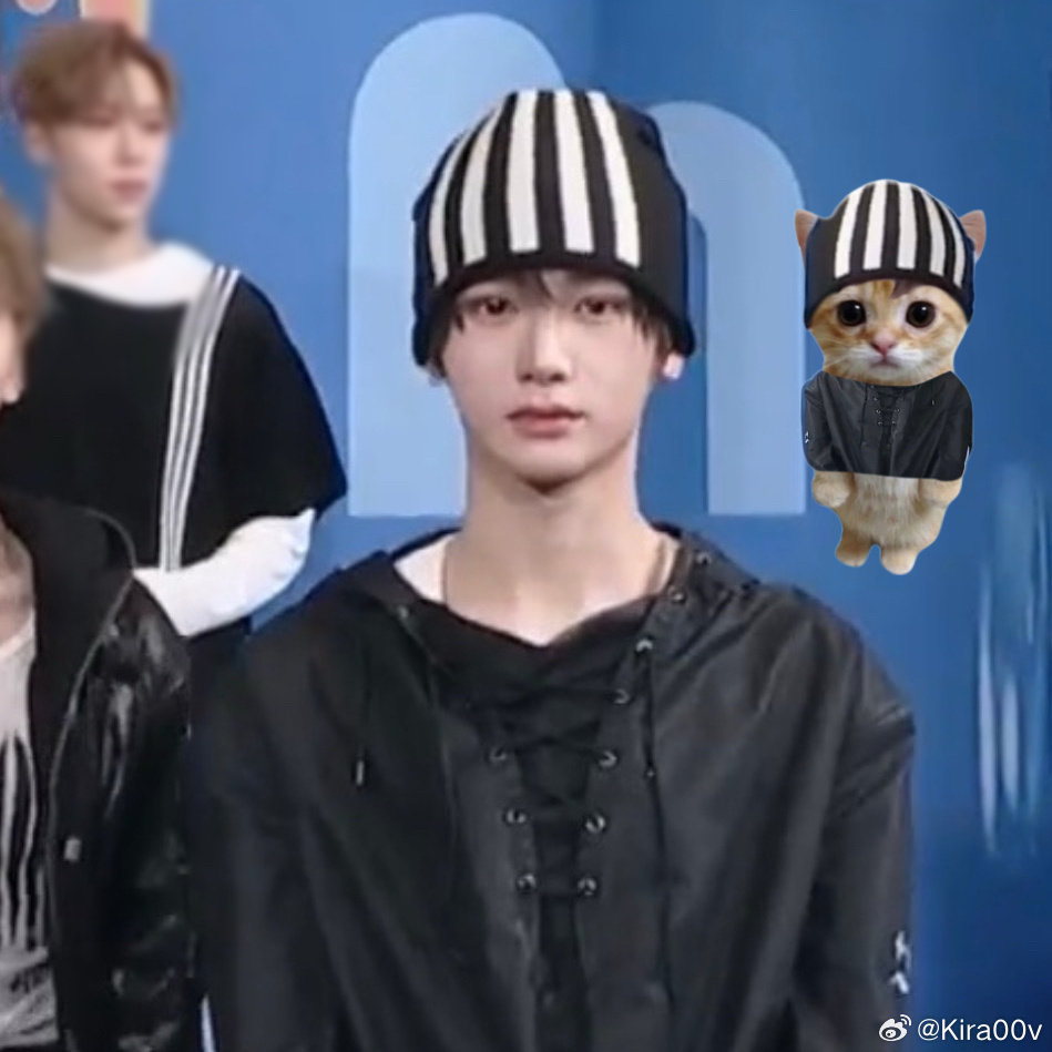 stanxins's tweet image. i see no difference