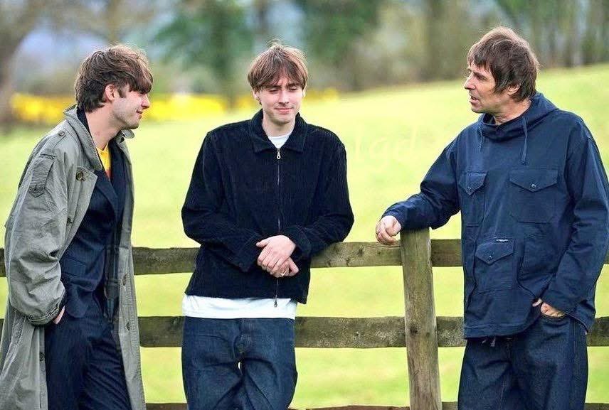 OasisMania's tweet image. "I speak to my kids on a daily basis. I’m not one of those uptight fathers, everything is open round our way. 

We can talk about anything. Girls, boys, whatever.  I don’t give a f*ck about that, you are what you are. There’s nothing that’s out of bounds"

- Liam Gallagher, 2017