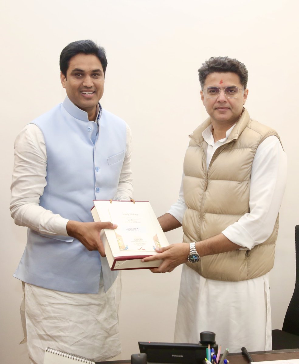 कांग्रेस पार्टी के राष्ट्रीय महासचिव और राजस्थान के पूर्व उपमुख्यमंत्री श्री सचिन पायलट जी से आत्मीय मुलाकात कर छोटे भाई मनोज के विवाह समारोह के लिए सस्नेह निमंत्रण दिया।
<a href="/SachinPilot/">Sachin Pilot</a>