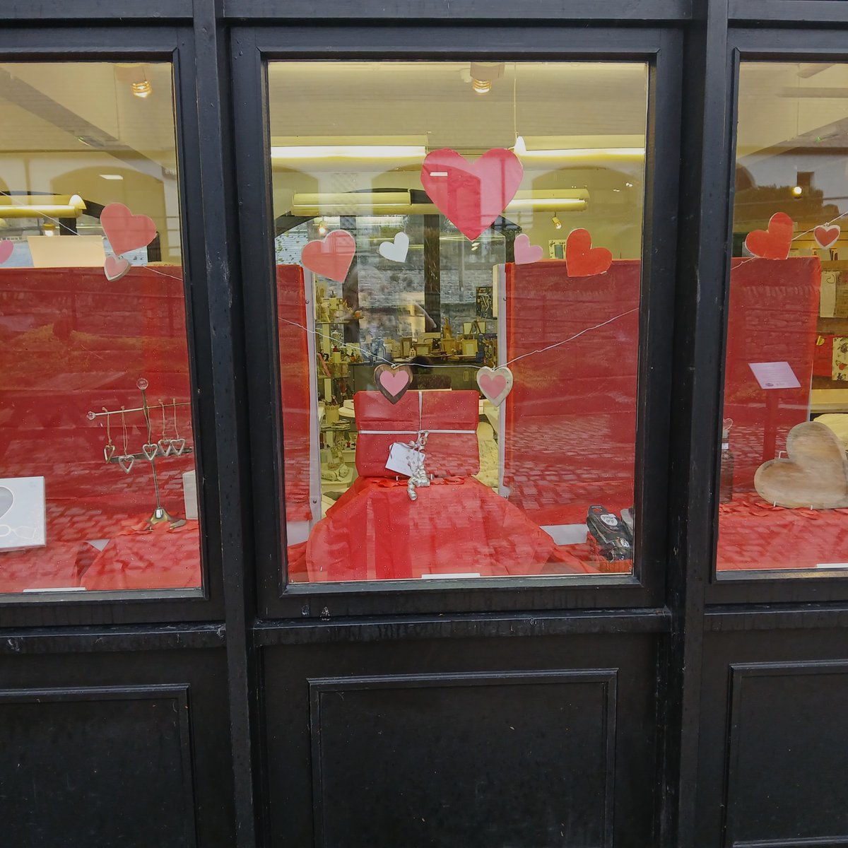 Love is in the air....💜🩷🤍❤️❤️ 
Valentines Day is getting close..