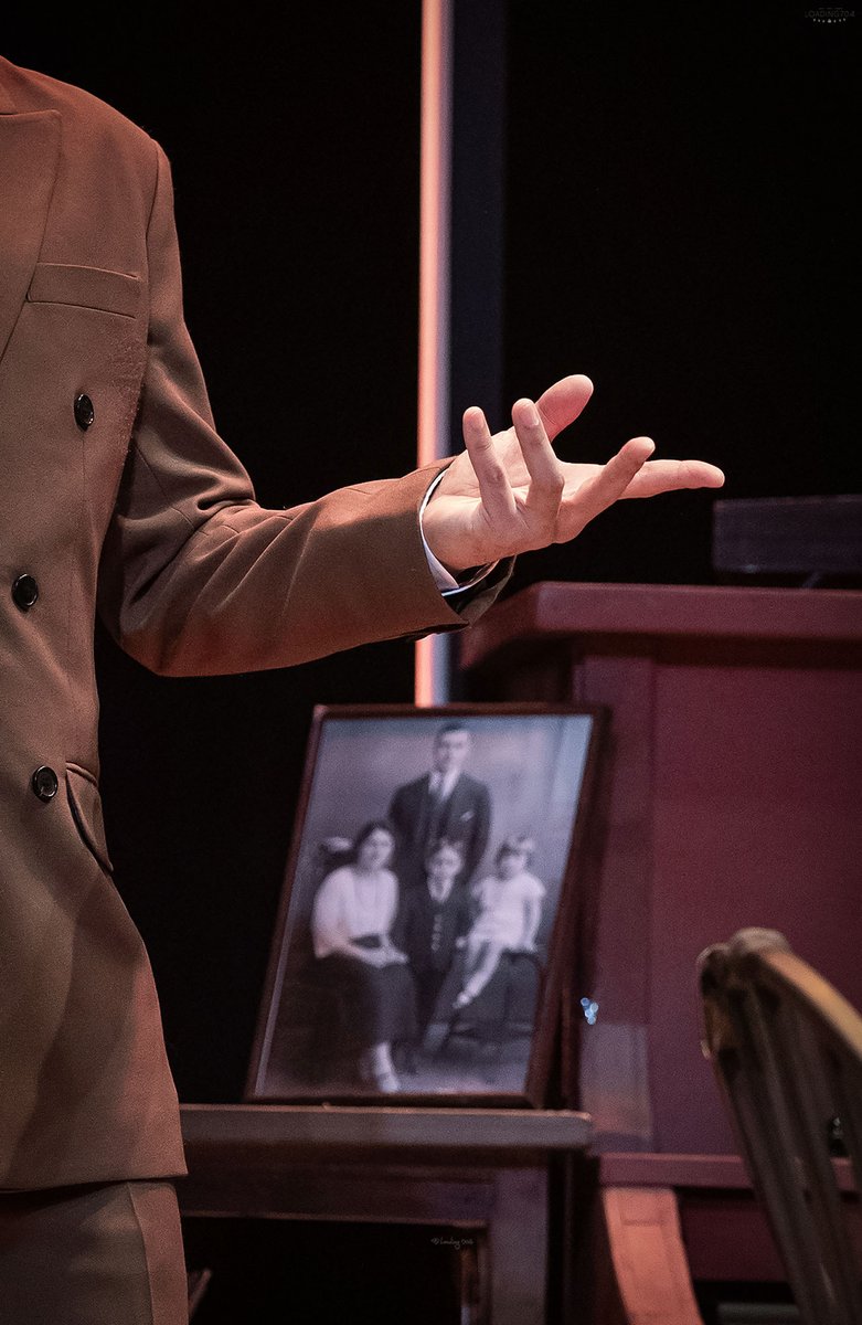 260121 미드나잇 액터뮤지션 스페셜 커튼콜
이승현 비지터

플레이어들을 이끄는 손 

#이승현 #미드나잇 #액터뮤지션