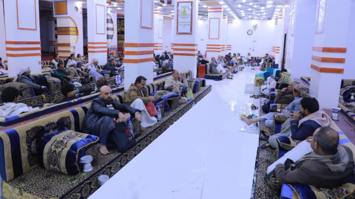 شرطة المرور تعقد لقاءً تشاورياً موسعاً لقيادات الفروع في المحافظات الحرة وتؤكد: 2026م عام التحول المؤسسي والمشاريع الاستراتيجية

#اليمن #وزارة_الداخلية
#الادارة_العامة_للمرور
#الاعلام_المروري_اليمني
2 شعبان 1447هـ

عقدت شرطة المرور، لقاءً تشاورياً موسعاً برئاسة اللواء الدكتور