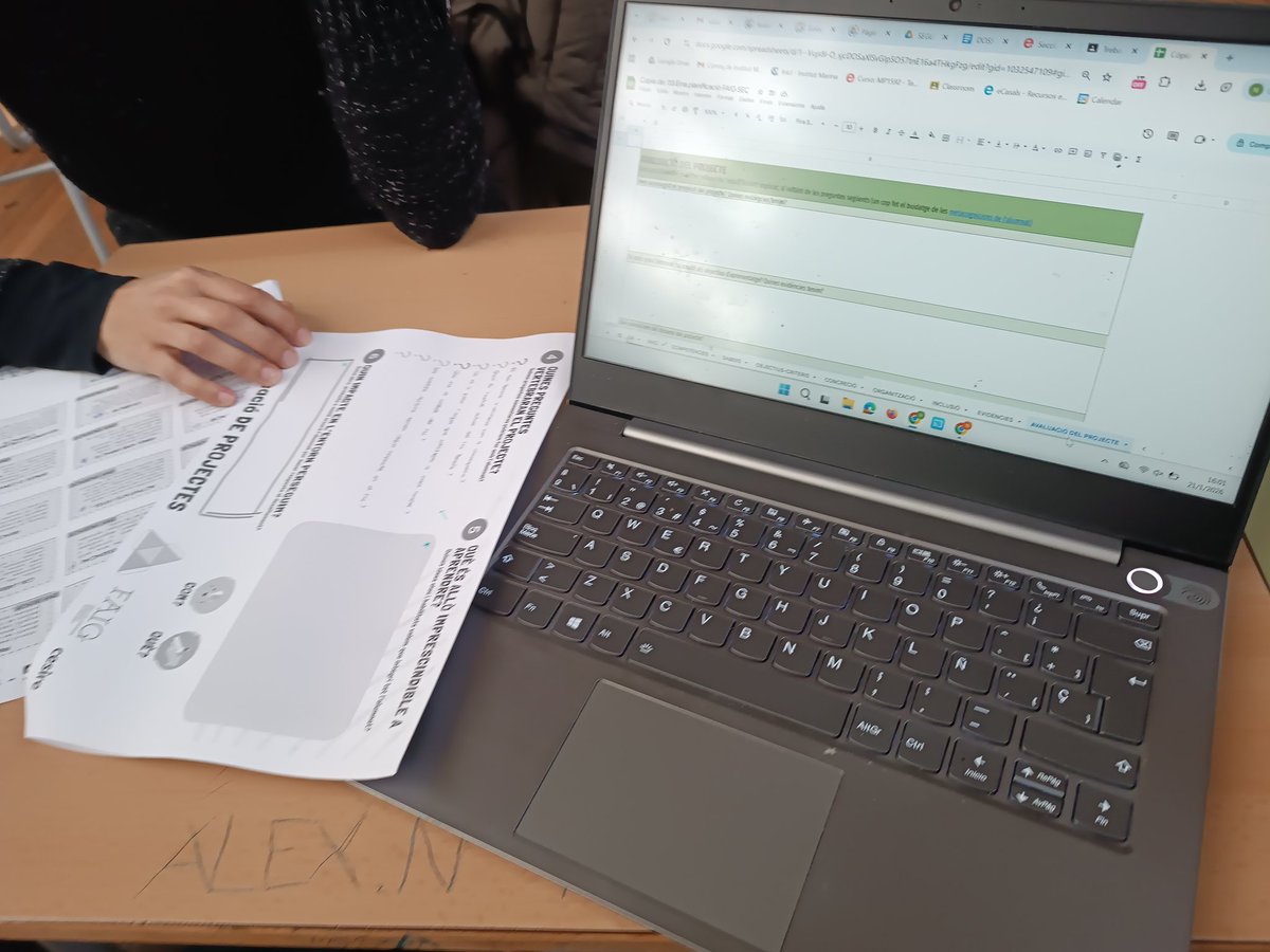 Concretant i dissenyant projectes FAIG amb l'eina de planificació alhora que s'avança en l'ús de la fabricació digital amb el claustre de <a href="/iesmarina/">INS Marina</a> <a href="/cesirecat/">CESIRE</a>