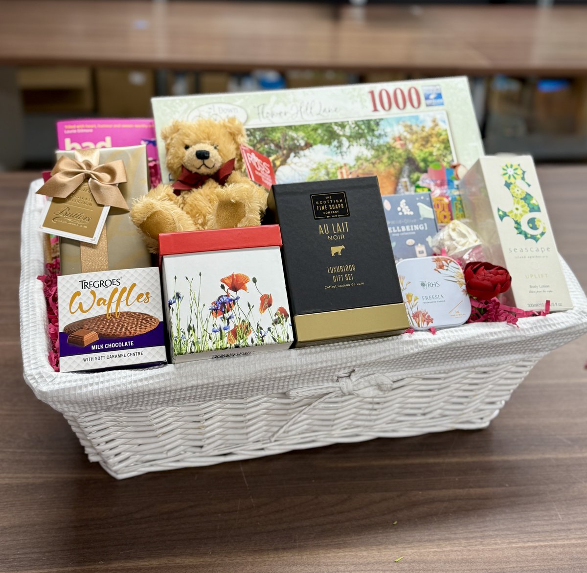 Today's Gift Basket Of The Day is ''Get Well Pamper Hamper Gift"🧸

ow.ly/wEUh50Y0N3h

Follow &amp; RT to enter #prize draw to #win a Gift Basket. 

More info via our blog. 

#dailydispatch #gifts #competition #giftbasketsrule #pampergifts #metime #getwellgifts