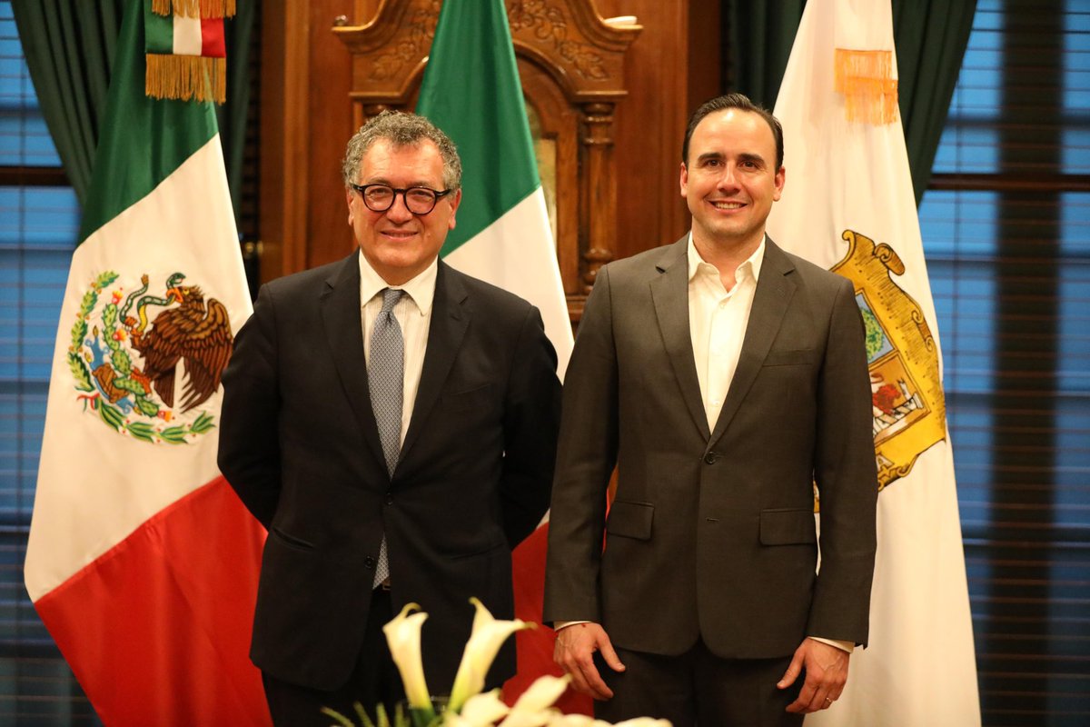 manolojim's tweet image. Recibimos con gusto en Palacio de Gobierno al embajador de #Italia, @Al_Modiano. Platicamos sobre las grandes empresas italianas que están en Coahuila y la importancia de seguir fortaleciendo nuestros lazos comerciales para que sigan llegando más inversiones. (1/3)