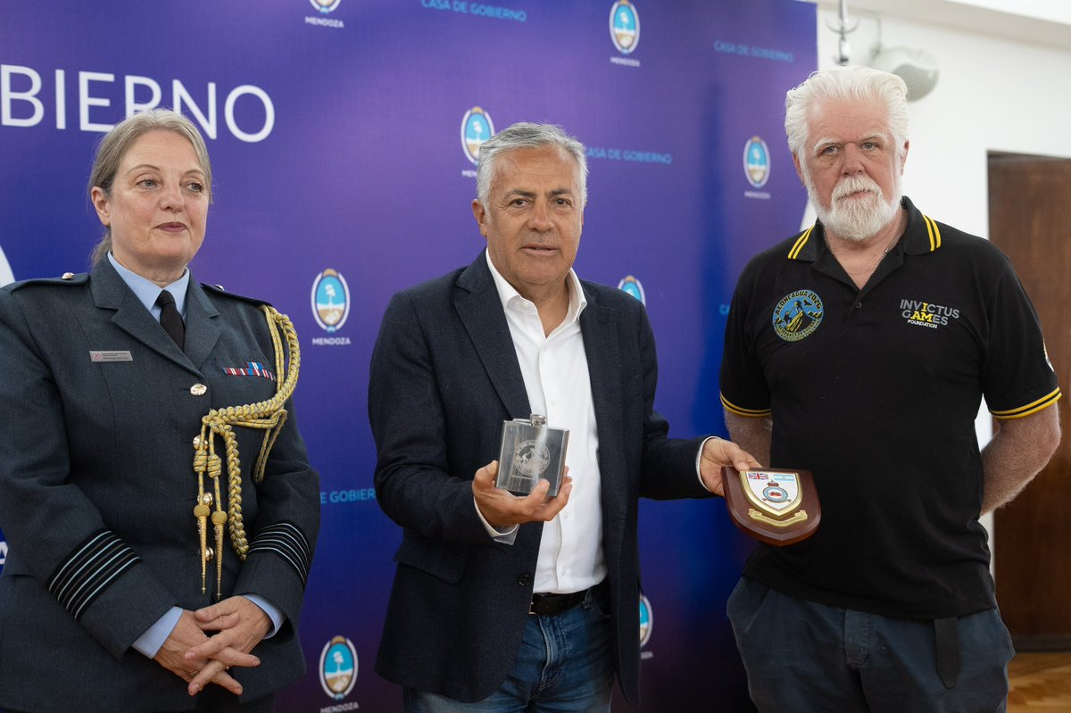 Recibí en Casa de Gobierno a veteranos argentinos y británicos de la Guerra de Malvinas que protagonizaron un hecho profundamente simbólico haciendo cumbre en el Aconcagua con un mensaje de paz. Excombatientes que alguna vez estuvieron enfrentados eligieron hoy el encuentro, el