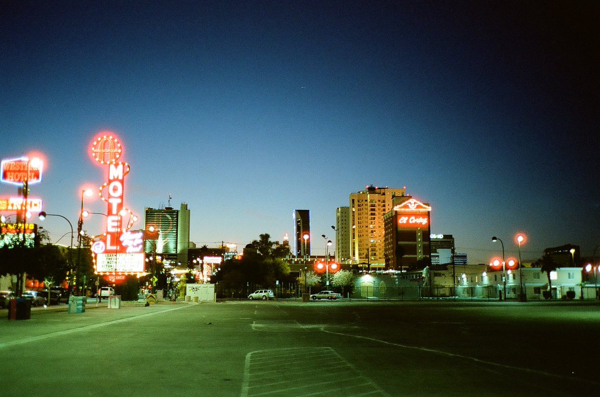 marvinj_lee's tweet image. Las Vegas on 35mm film