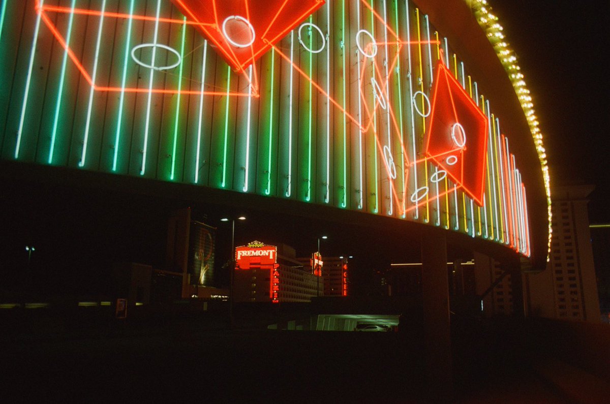 marvinj_lee's tweet image. Las Vegas on 35mm film