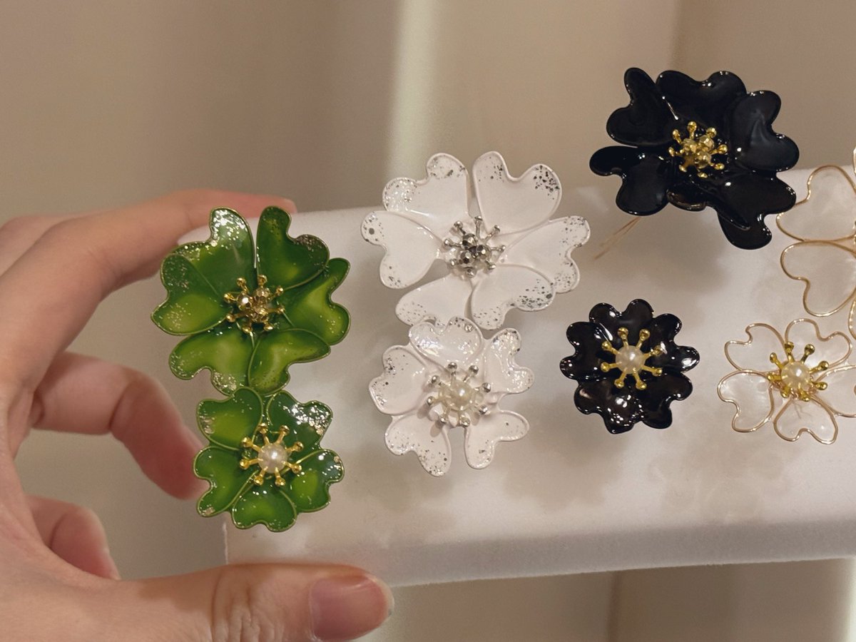 赤以外の色もサンプル作り中…✨あとピンクは追加予定‼️💘 薔薇も