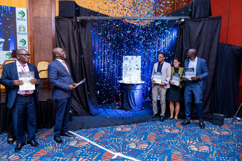 jumuiya's tweet photo. 𝐎𝐧𝐞 𝐑𝐞𝐠𝐢𝐨𝐧: 𝐎𝐧𝐞 𝐀𝐩𝐩𝐫𝐨𝐚𝐜𝐡 𝐭𝐨 𝐏𝐚𝐧𝐝𝐞𝐦𝐢𝐜 𝐏𝐫𝐞𝐯𝐞𝐧𝐭𝐢𝐨𝐧 
The EAC has today launched its first Regional Pandemic Prevention, Preparedness and Response (PPPR) Policy Framework. This is a landmark step set to strengthen cross-border disease surveillance, improve early warning systems and ensure faster, coordinated responses to health emergencies across East Africa. 

For citizens, this means;
🔹Better protection of lives and livelihoods, 
🔹 Reduced disruption to trade, travel and education
🔹 Stronger safeguards for the most vulnerable communities during future outbreaks.

The Policy Framework, approved in May 2025 by regional ministers of health, provides a harmonised regional roadmap for how EAC Partner States prevent, detect and respond to public health threats, working together rather than in isolation. It prioritises equity by placing vulnerable populations at the centre of preparedness and response efforts, while strengthening collaboration among national health systems.

The framework also adopts a One Health approach, recognising the close link between human, animal and environmental health. 

Speaking during the launch, EAC Deputy Secretary General @AguerAriik noted that, drawing lessons from recent emergencies including COVID-19, Ebola, Marburg, cholera and Mpox, the EAC is shifting from reactive crisis management to proactive prevention. 

Further @aphrc Deputy Executive Director, Dr. Joseph Gichuru,noted that the framework leverages opportunities in digital health, regulatory harmonization to advance self-reliance and early warning and response capabilities.

@SGNduva @EA_Bunge @EACJCourt