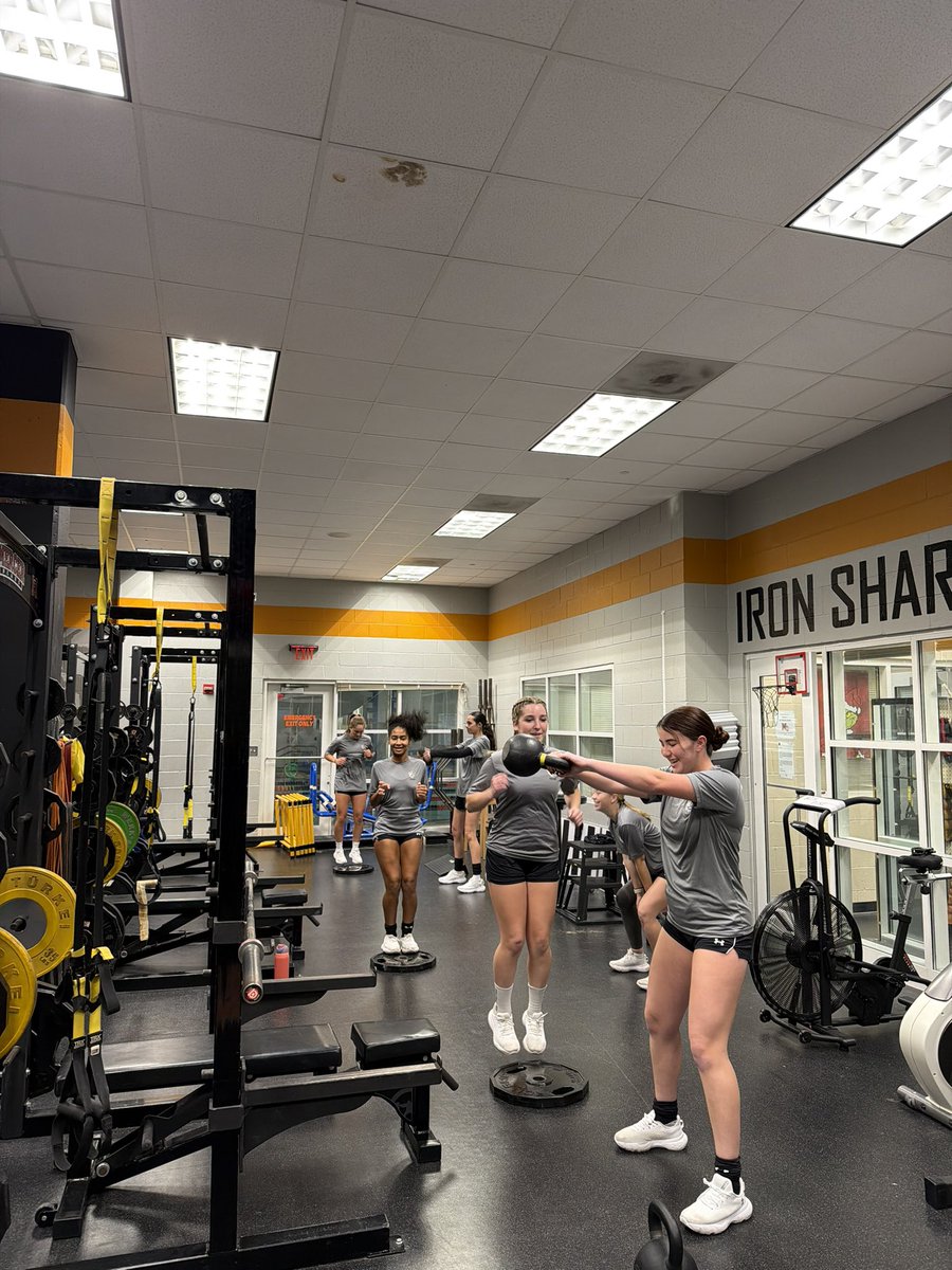 MercerWSoccer's tweet image. Back in the lab 🧪🤫 💪

 #GOBEARS | #MUWS