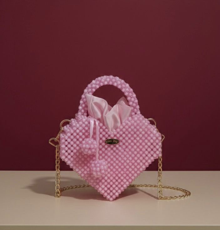 شنطة خرز أنيقة 🩷🩷
الالوان قابلة للتغيير ‼️

اطلبيها من كريستال ✨
.
.