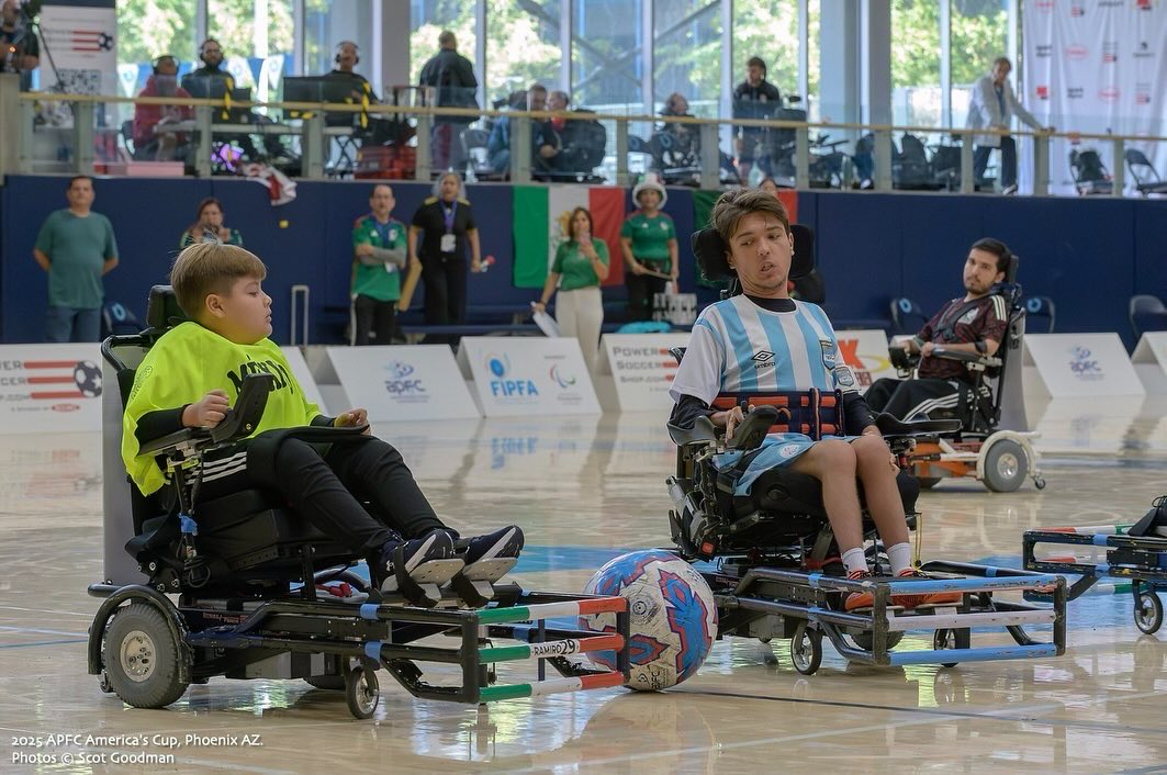 REVIVÍ LO MEJOR DEL 2025: ¡ARGENTINA, SUBCAMPEÓN DE AMÉRICA!

La Selección Argentina de Powerchair perdió por 1-0 frente a Estados Unidos en la final de la Copa América y así logró el subcampeonato continental.