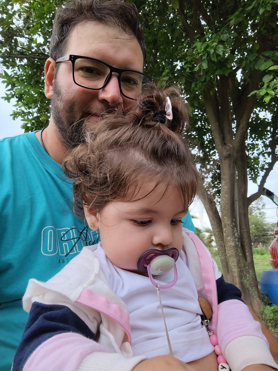 CjaJavier90's tweet photo. Con mi sobrina https://t.co/nqJQisObMT