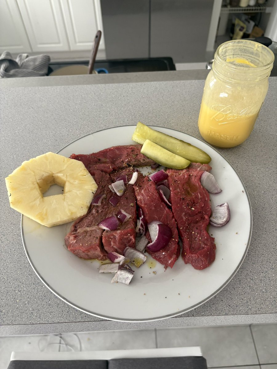 rawoptimization's tweet image. The raw meat was warmed up in the oven, lubrication formula (made with duck eggs) for the fat plus some olive oil on the meat. Pineapple for digestion. Bodybuilders don't know it, but this is the kind of stuff they need to be eating for maximum power. Primal Diet greatness.