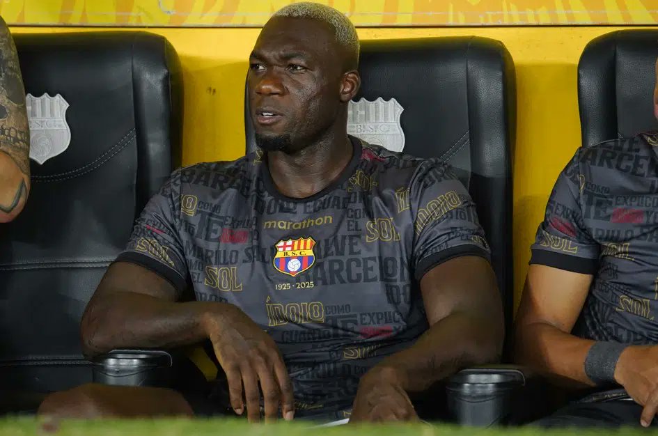 sinparoguayaco's tweet photo. Cuál ha sido el peor delantero de este siglo XX que ha llegado a Barcelona S.C :

RT: Rolando Zarate 

Like: Felipe Caicedo https://t.co/LejYMld7lq