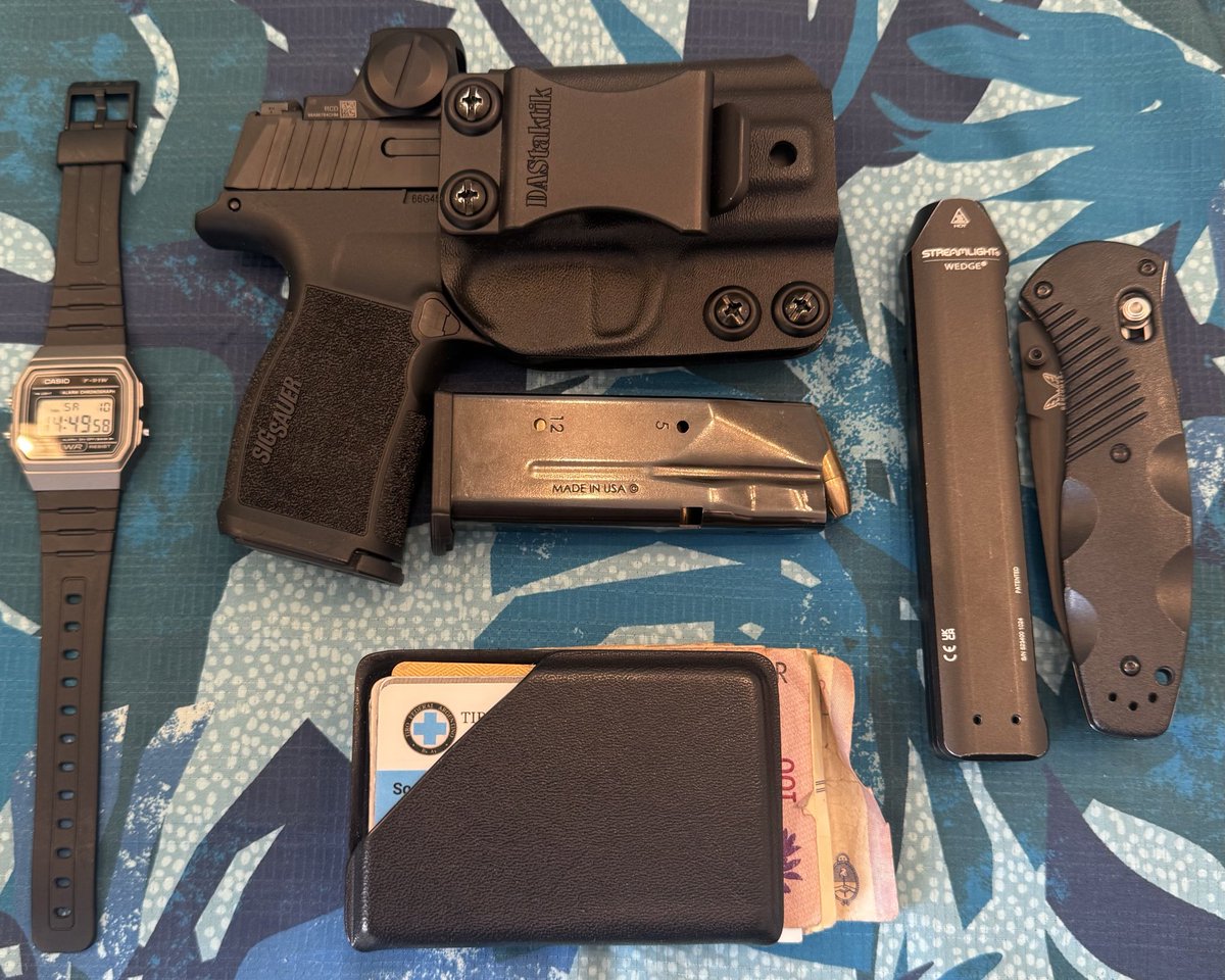 SerbinPont's tweet image. Fake. These are true essentials: