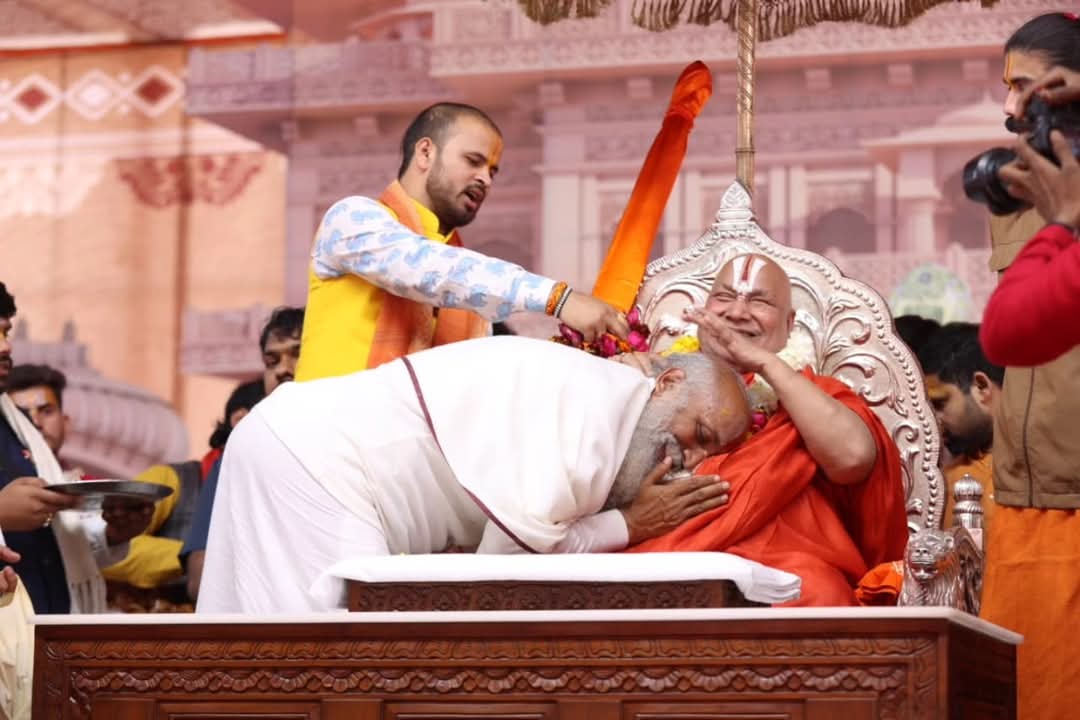 JagadguruJi's tweet photo. पूज्यपाद जगद्गुरुजी का श्रीसुदामा कुटी, श्रीवृन्दावन धाम में समयोजित शताब्दी महोत्सव एवं आद्यजगद्गुरु रामानन्दाचार्य जी की जयंती महोत्सव में पावन आगमन एवं आशीर्वचन।
#jagadgururambhadrachryajimaharajji #tulsipeeth #ramji #jaggnathpuri #jaggnathji https://t.co/hDglgnj9wW