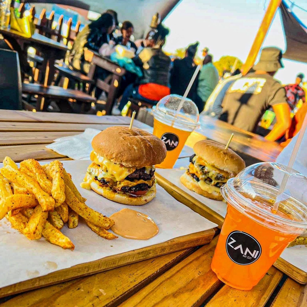 KasiEconomy's tweet image. Meet Manini Mimi Mofokeng the founder of@ Zani's Eatery - a restaurant fast food business based in Katlehong that sells delicious fast food such burgers, wings, chips,  drinks etc available on Mr D Food. She launched the business in 2021 and it has been growing ever since with a…