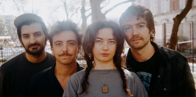 NEW BANDS WE LIKE: Gelli Haha, NEW YORK, Scrimmage, forty winks, Jim E. Brown, Charm School, Star's Revenge, Hiding Places, HORNET, First Day Back, Leroy The Poet, water margin, me at night, Canaries, Debbie Dopamine, Caitlin Starr and more🎶
chicago.ohmyrockness.com/bands