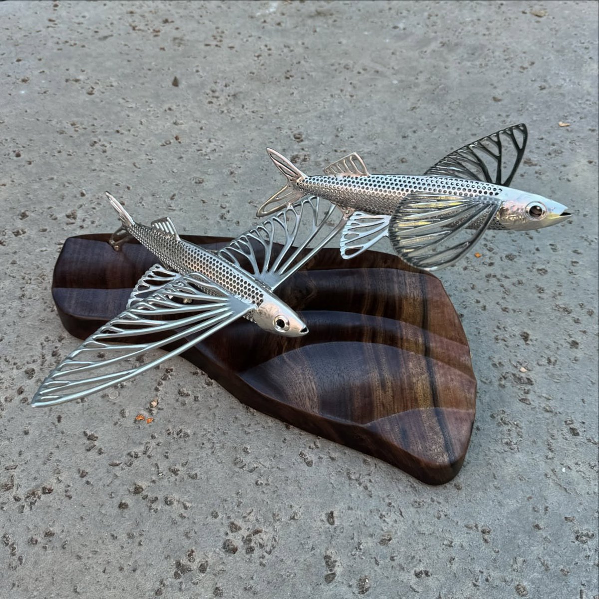 caseyparlette's tweet image. The contrast between the stainless steel and the carved walnut base really makes these fish take flight!! 

#stainlesssteel #flyingfish #flyfish #flyfishing #sculpture #woodworking