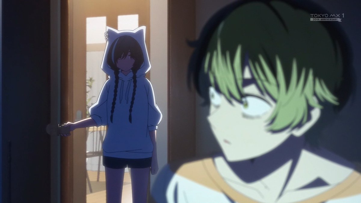 Yoshizumi consults with his sister Mimi, who is a cosplayer and