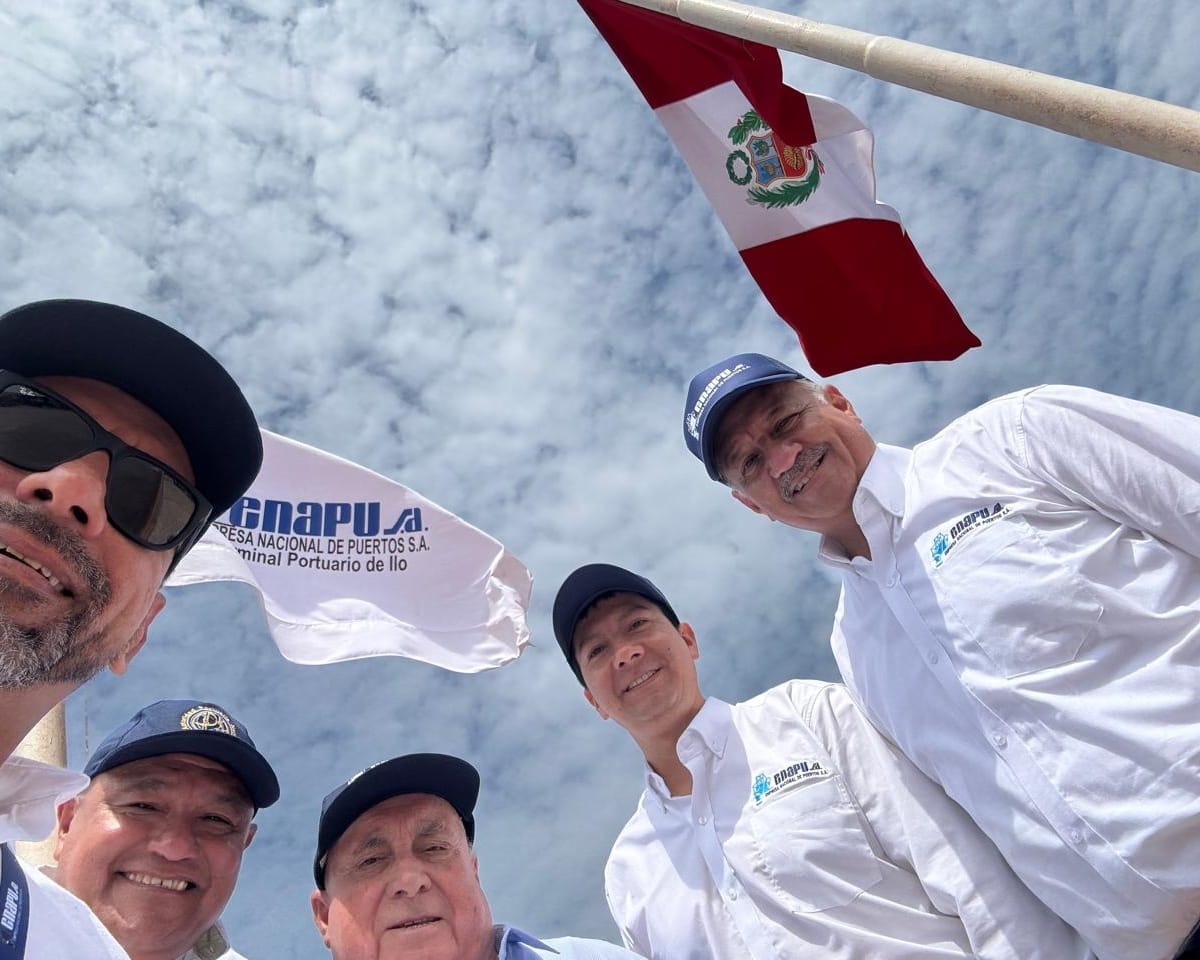 💪Culminamos la visita al Terminal Portuario de Ilo con una agenda dinámica: reconocimos su estado situacional, validamos la proyección de actividades 2026 y conversamos con el equipo del terminal.
Seguimos fortaleciendo ENAPU desde el territorio, con gestión y visión de futuro.