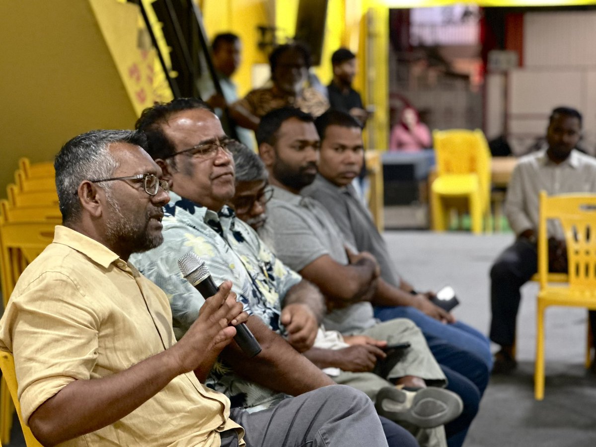 ލޯކަލް ކައުންސިލް އަދި WDC އިންތިހާބަށް ތައްޔާރުވުމުގެ ގޮތުން އެމްޑީޕީގެ ކެމްޕެއިން ޓީމާއި ލީޑަރޝިފުން މާލެސިޓީ ކައުންސިލަށް ވާދަކުރައްވާ  ޕާޓީގެ ކެންޑިޑޭޓުންނާ ބައްދަލުކުރެއްވުން ހަރުގޭގައި ކުރިއަށްދަނީ.

#VoteMdp 
#EmmengeVoteThilafathah