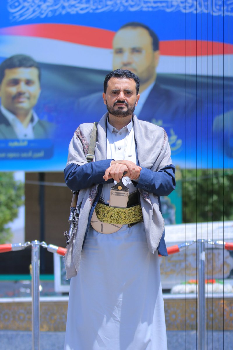 شعب اليمن عشرين مليون صماد
ما نقبل الذله و  نهوى  الشهادة
  
نجعل وراه الجو و الارض وقاد
دام الشهاده فضل و القتل عادة
 
في يوم ما استشهدت ذكرى وميلاد
ذكرى  و ميلاد  انتصار  الارادة

فانت الرئيس اللي صنع فخر الامجاد
و انت الزعيم الحيدري في جهادة
#الرئيس_الشهيد_الصماد
#عباد_ابوحاتم