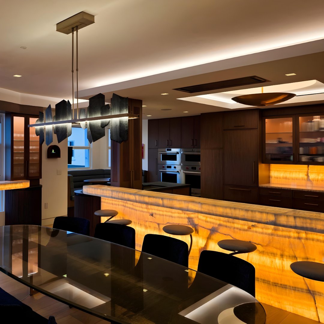 gmltg's tweet image. Our Lamina 24V flexible light sheet offers a warm glow to this modern kitchen bar and backsplash. To learn more about this product, visit our website gmlighting.net/products/?term… #ledlighting @Interior Design #interiordesign