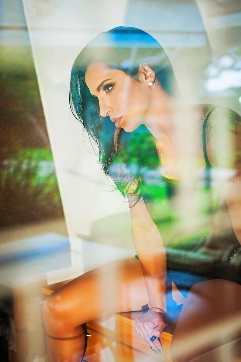 aiwormsf's tweet photo. Um olhar sobre a beleza e elegância das modelos que capturei. 
Review por © Andre Wormsbecker. 
#Fotografia #Modelos #ArteVisual #Cliques #Retratos #Inspiração #Estética #Fotógrafo #Estilo #Moda https://t.co/oJ0KnMxaJ1