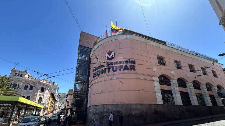 Algún panita de ADN le puede decir que está huevada está en el Centro, no en la República del salvador